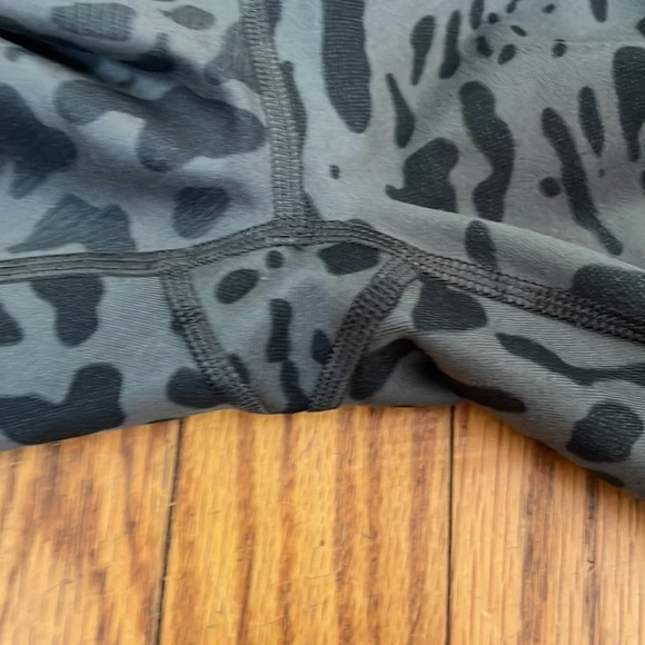 Lululemon Wunder Under Crop II Animal Swirl Deep Coal Light Size 4 cheetah - Picture 3 of 6